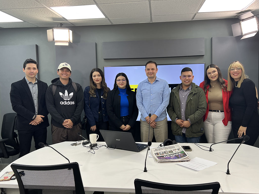 Anuncio de Ganadores del Spot de Radio Juvenil 2023 en "Reporte 100" con Juan Carlos Zúñiga